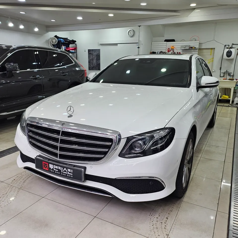 Mercedes-Benz Eクラスのカーラッピング事例|費用目安・仕上がり 施工写真 3-1