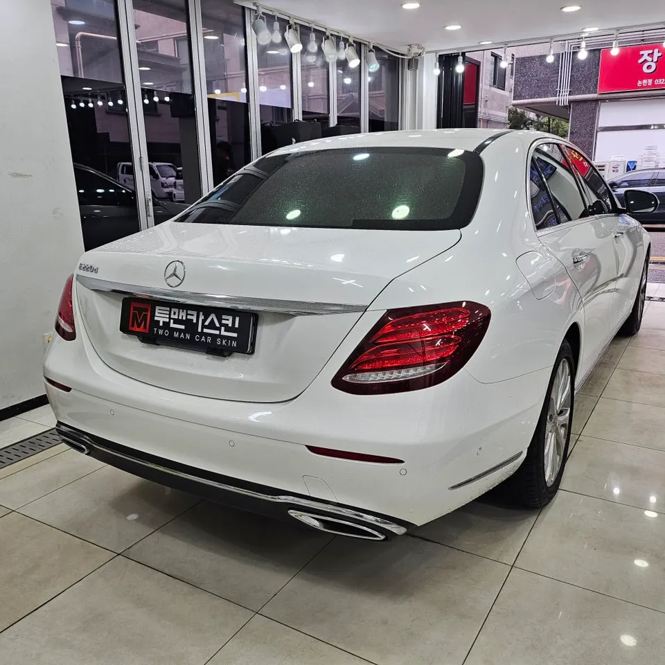 Mercedes-Benz Eクラスのカーラッピング事例|費用目安・仕上がり 施工写真 3-2