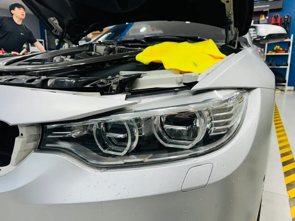 BMW M4のカーラッピング事例|費用目安・仕上がり 施工写真 1-2