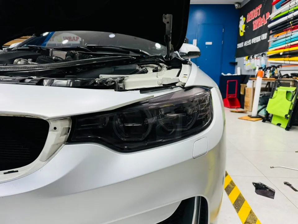 BMW M4のカーラッピング事例|費用目安・仕上がり 施工写真 2-2
