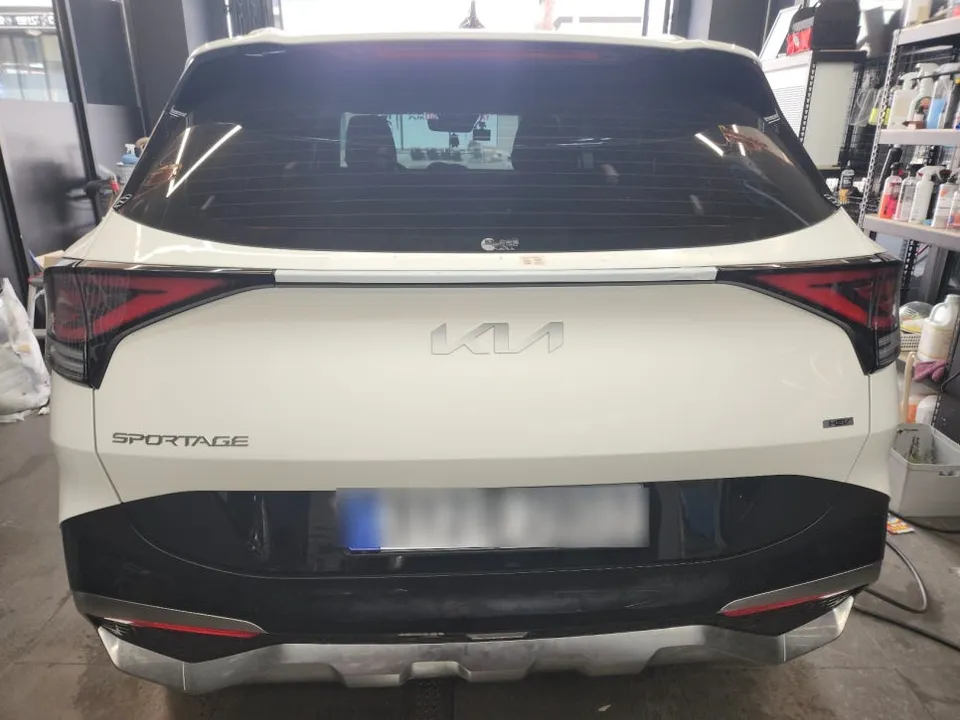 Kia Sportageのガラスコーティング事例｜費用目安・仕上がり 施工写真 1-2