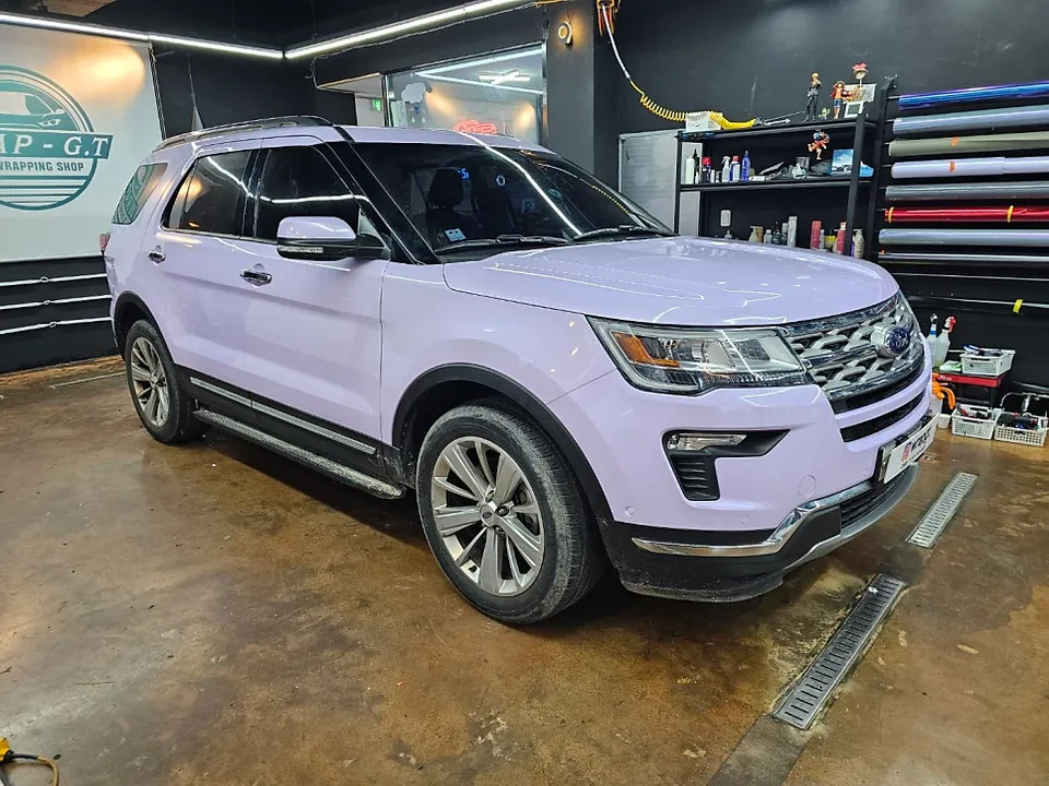 Ford Explorerのカーラッピング事例 施工写真 1-2