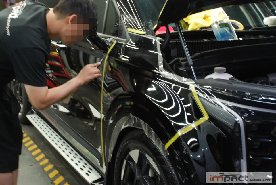 Kia Carnival Hi-LimousineのPPF施工事例｜韓国での部分再施工 施工写真 3-2
