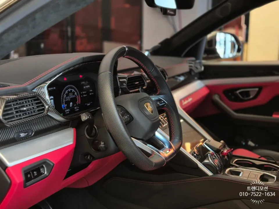Lamborghini Urus steering wheel - Lamborghini Urus Steering Wheel Customization Review photo 3