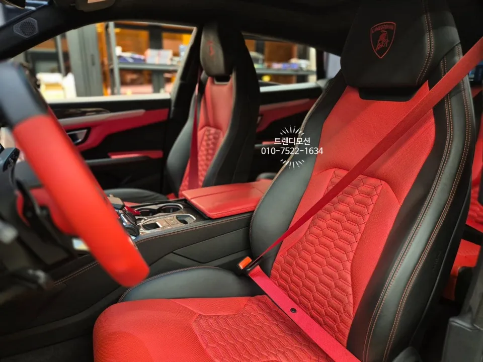 Lamborghini Urus steering wheel - Lamborghini Urus Steering Wheel Customization Review photo 4