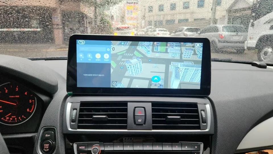 BMW 1 Series F20のAndroid Auto・CarPlay取付事例 施工写真 4-2