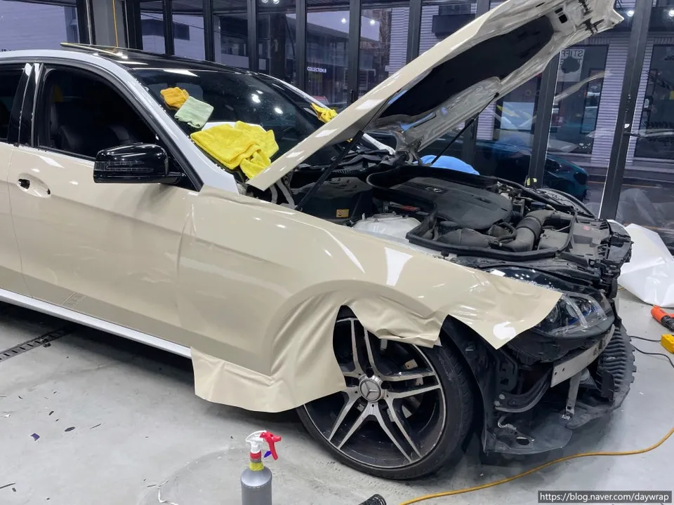Mercedes-Benz Eクラスのカーラッピング事例|費用目安・仕上がり 施工写真 2-2