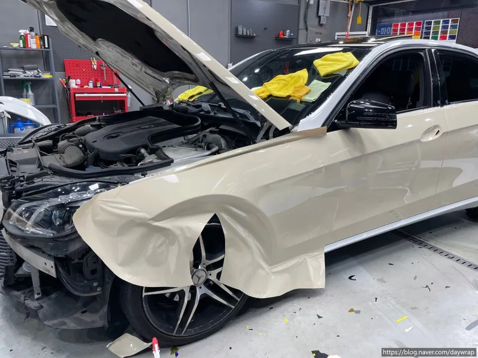 Mercedes-Benz Eクラスのカーラッピング事例|費用目安・仕上がり 施工写真 3-2
