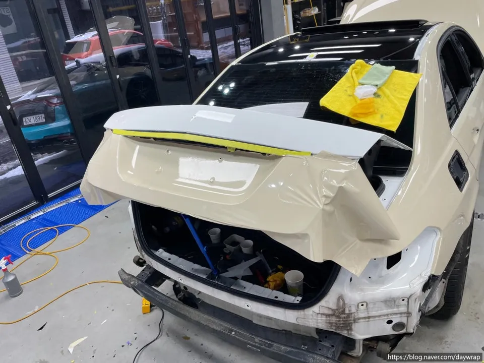 Mercedes-Benz Eクラスのカーラッピング事例|費用目安・仕上がり 施工写真 3-3
