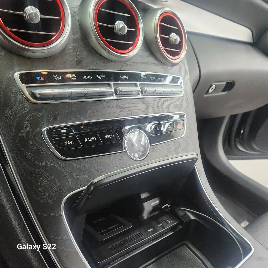 Mercedes-Benz Cクラスのカーラッピング事例|費用目安・仕上がり 施工写真 1-2