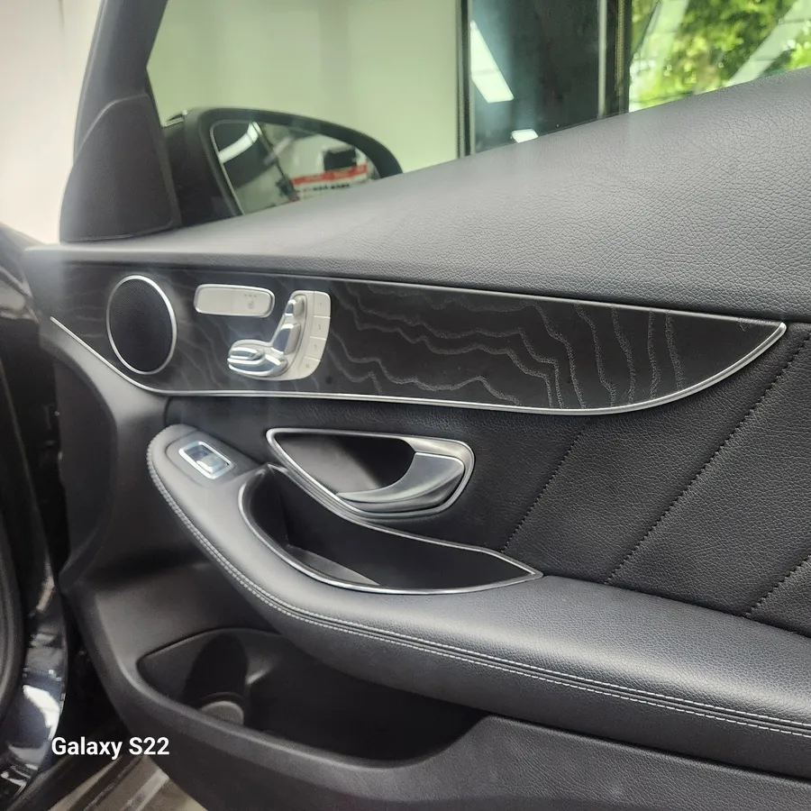 Mercedes-Benz Cクラスのカーラッピング事例|費用目安・仕上がり 施工写真 3-2