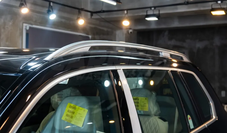 BMW X7のカーラッピング事例|クローム除去で印象激変 施工写真 2-1