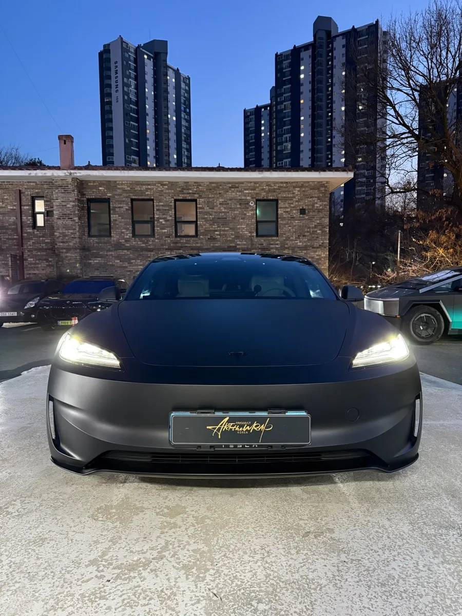 Tesla Model 3の無光ブラックラッピング事例 施工写真 3-2
