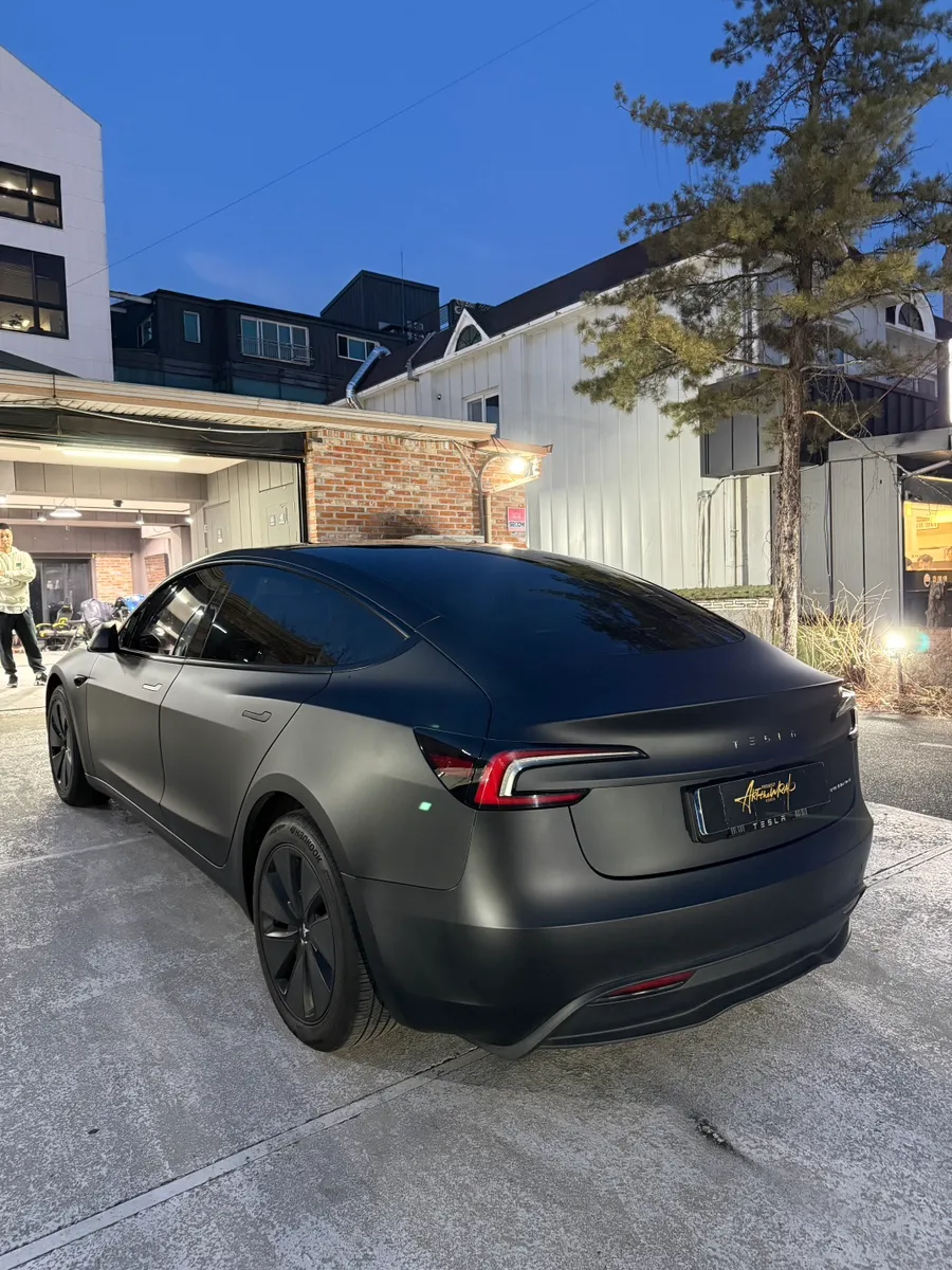 Tesla Model 3の無光ブラックラッピング事例 施工写真 3-3