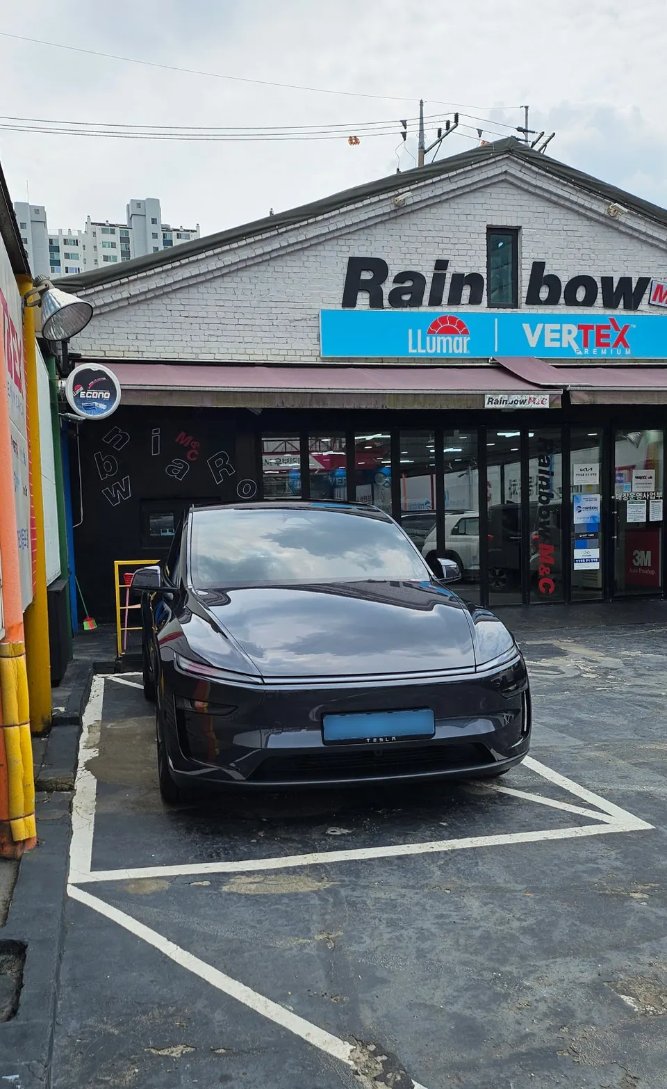 Tesla Model Y PPF施工事例|費用目安と仕上がり 施工写真 1-2