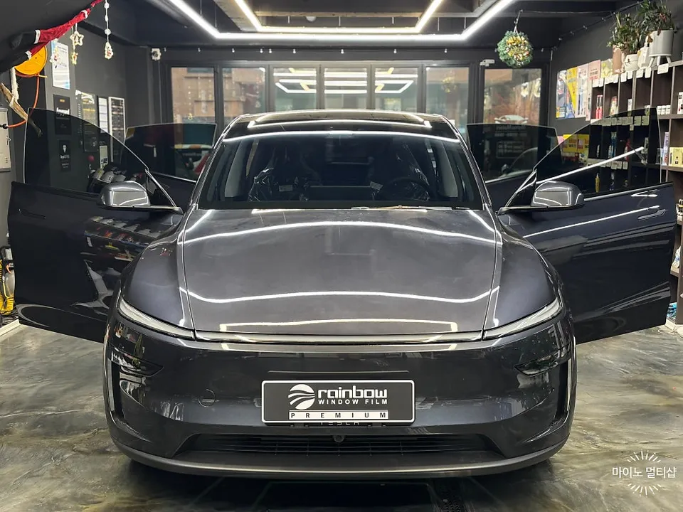 Tesla Model Yのカーフィルム施工事例|費用目安・仕上がり 施工写真 1-2