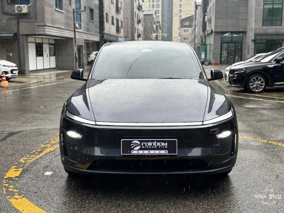 Tesla Model Yのカーフィルム施工事例|費用目安・仕上がり 施工写真 2-3