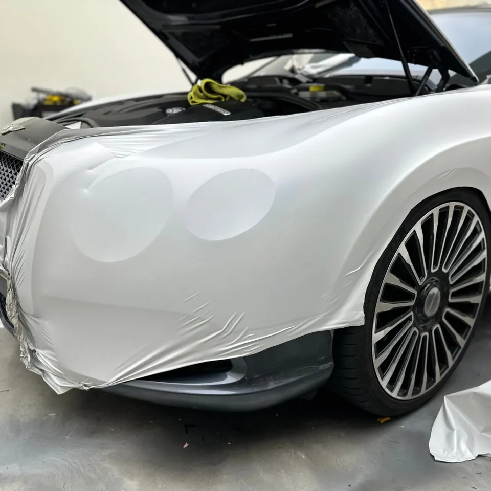 Bentley Continental GTのカーラッピング事例｜サテンホワイト半艶 施工写真 2-2