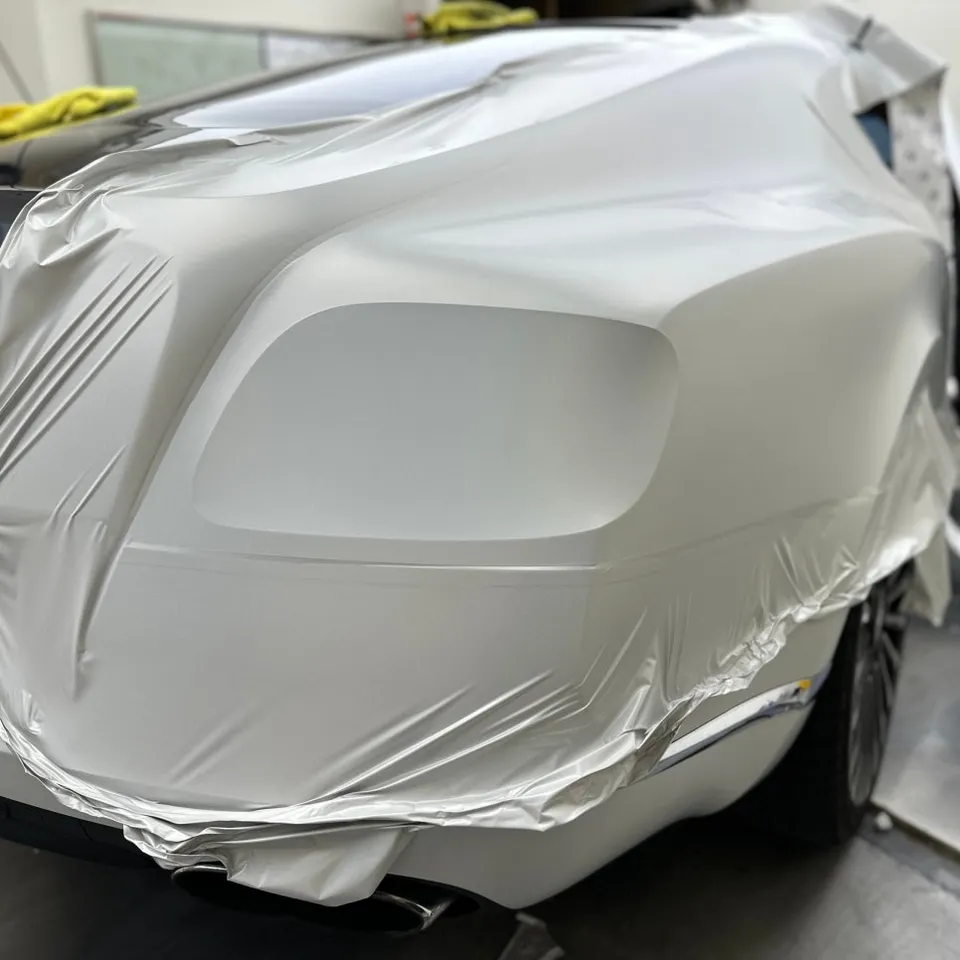 Bentley Continental GTのカーラッピング事例｜サテンホワイト半艶 施工写真 1-3