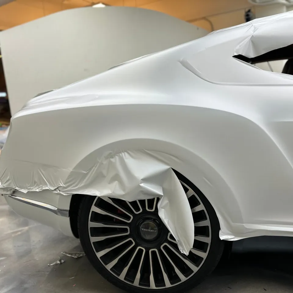 Bentley Continental GTのカーラッピング事例｜サテンホワイト半艶 施工写真 2-3