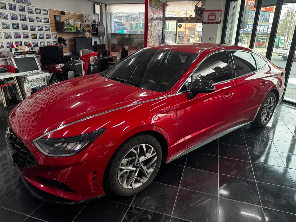 Hyundai Sonata DN8 カーラッピング事例:サテンダークグレーへの変貌 施工写真 3-1
