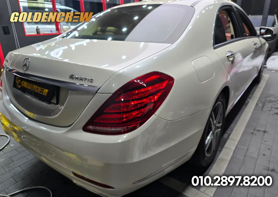 Mercedes-Benz S-Classのカーラッピング事例｜高光沢フィルム施工 施工写真 2-1
