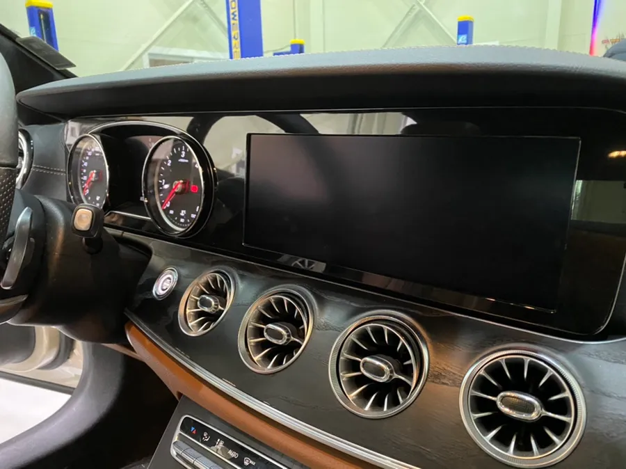 Mercedes-Benz E-Class W213 interior customization - Mercedes-Benz E-Class W213 Wide Cockpit Upgrade Review photo 3
