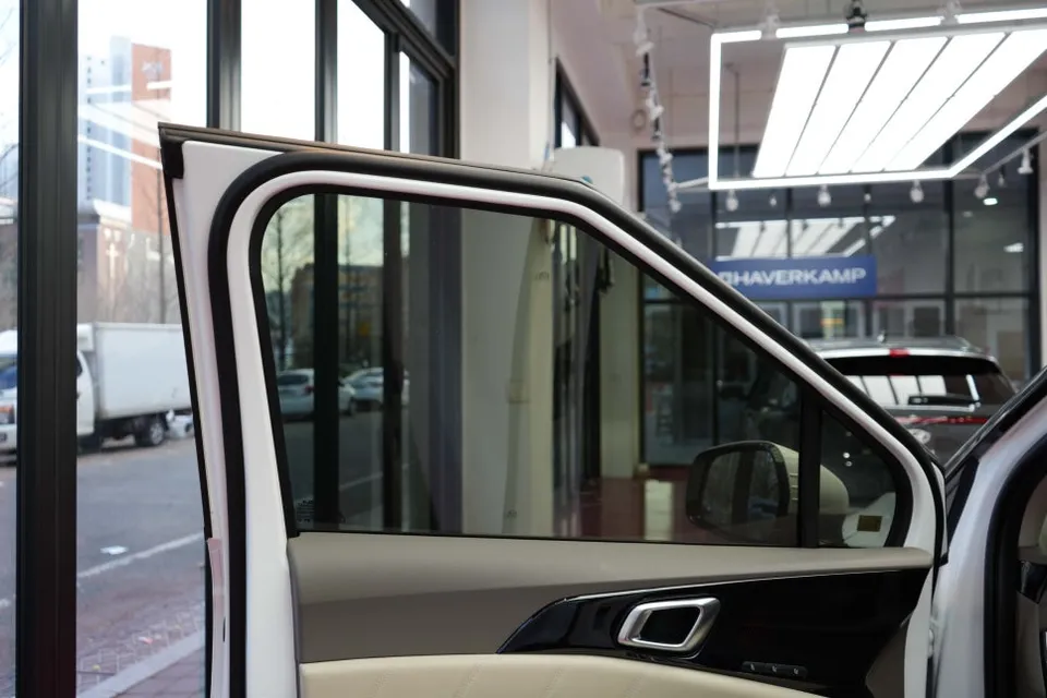 Kia Carnival KA4のカーフィルム施工事例|費用目安・仕上がり 施工写真 3-1