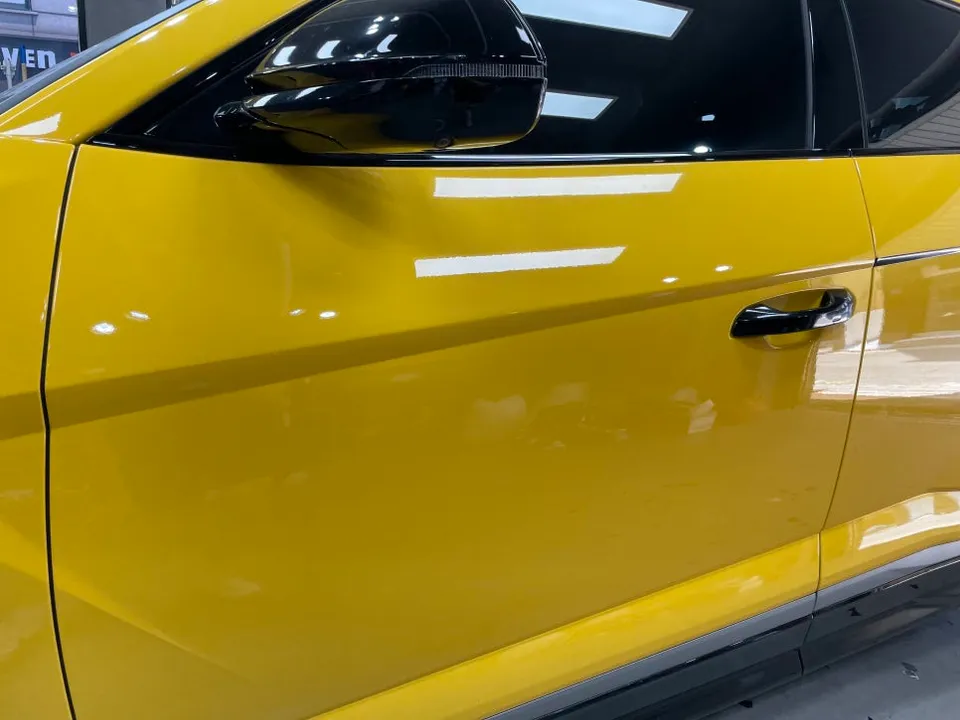 Lamborghini Urusのカーラッピング事例|3Mブラックデカール 施工写真 3-1
