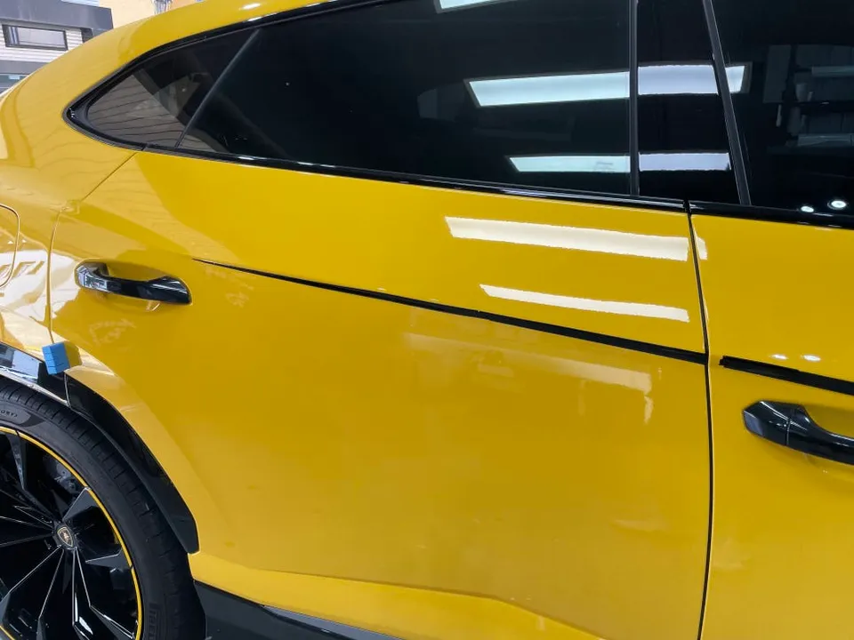 Lamborghini Urusのカーラッピング事例|3Mブラックデカール 施工写真 1-2