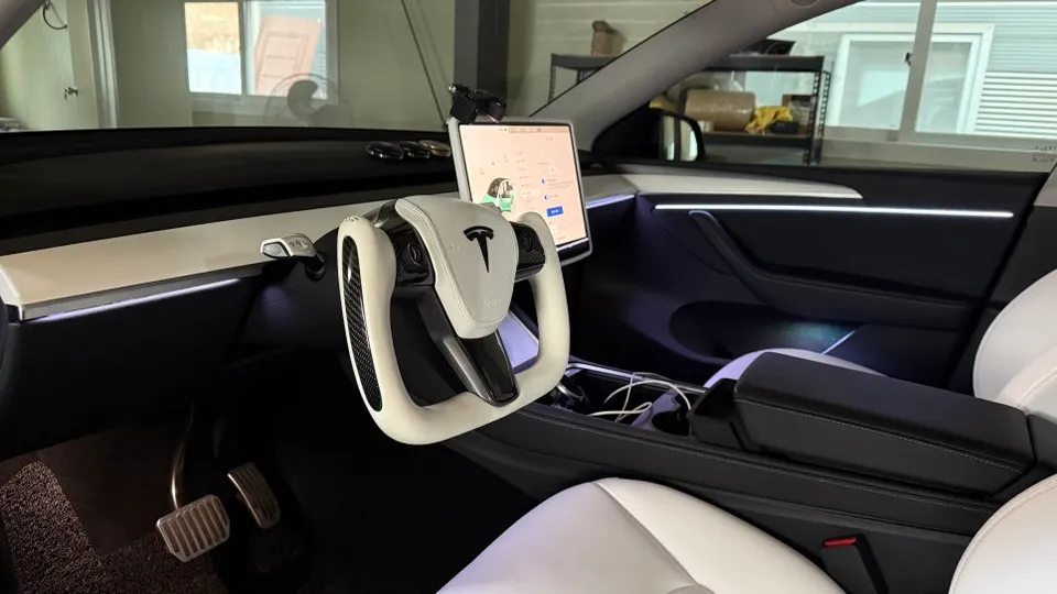 Tesla Model Y ambient lighting - Tesla Model Y Ambient Lighting Review: Cost & Results photo 4