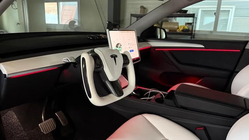 Tesla Model Y ambient lighting - Tesla Model Y Ambient Lighting Review: Cost & Results photo 5