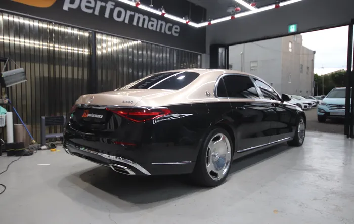 Mercedes-Benz S-Class W223のカーラッピング事例 施工写真 3-2