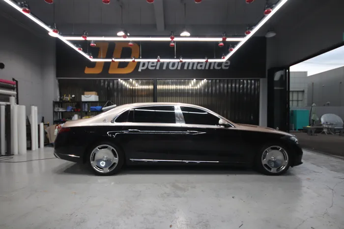 Mercedes-Benz S-Class W223のカーラッピング事例 施工写真 4-2