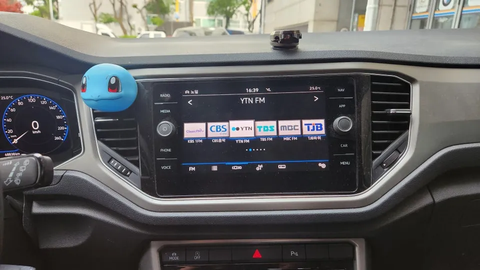 Volkswagen T-Roc surround view camera installation result