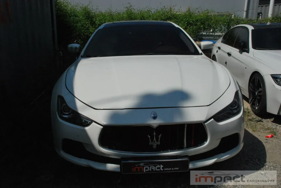 Maserati Quattroporteのカーラッピング事例|費用目安・仕上がり 施工写真 3-2
