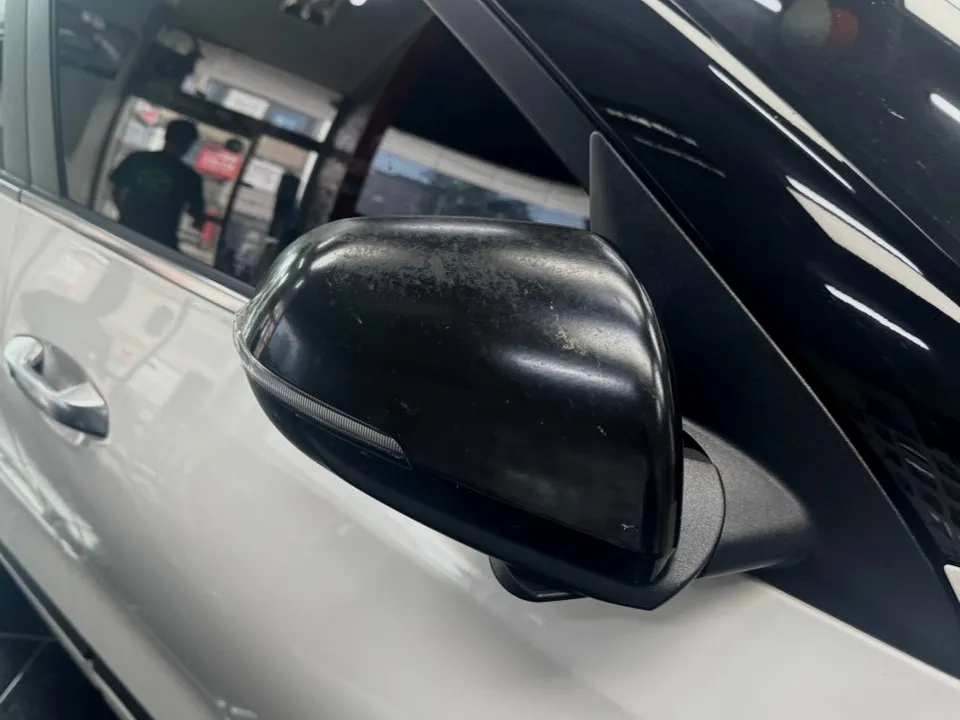 Kia Seltosのカーラッピング事例|高光沢ツートン 施工写真 3-1