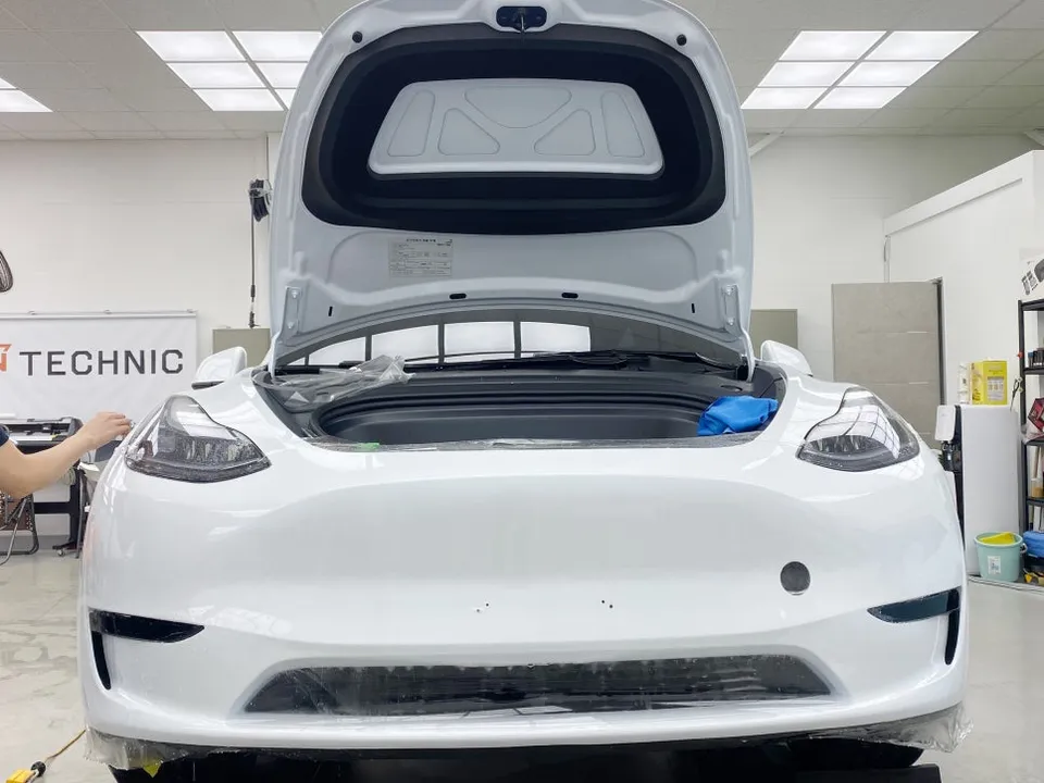 Tesla Model YのPPF施工事例｜費用目安と仕上がり 施工写真 1-2