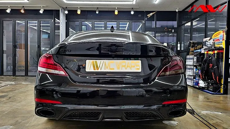 Genesis G70のカーラッピング事例:オールブラック化で洗練された印象に 施工写真 3-3