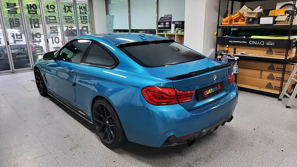 BMW 4 Series F32のカーラッピング事例|ドラゴンスレッドレッド 施工写真 3-1