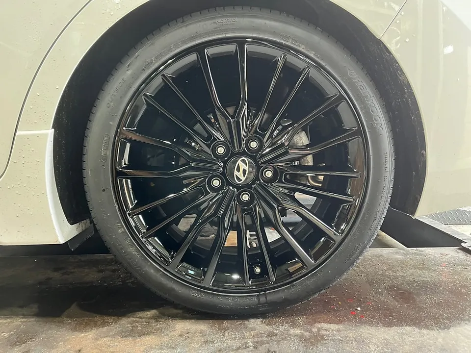 Hyundai Elantra Sport wheel repair - Hyundai Elantra Sport Wheel Repair Review — Restored Black Wheels photo 3