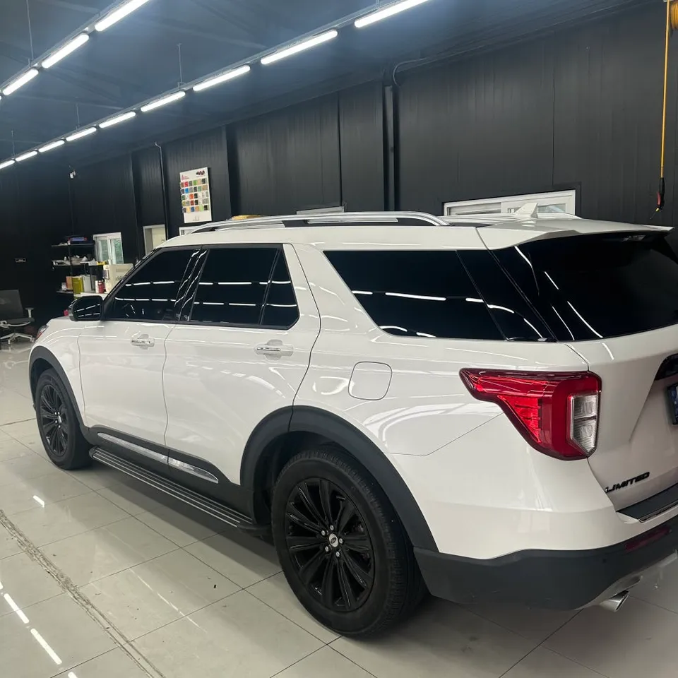Ford Explorerのカーラッピング事例|費用目安・仕上がり 施工写真 3-1