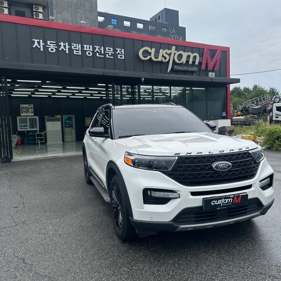 Ford Explorerのカーラッピング事例|費用目安・仕上がり 施工写真 2-2