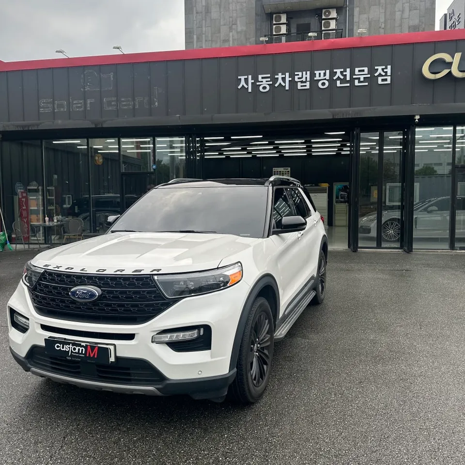 Ford Explorerのカーラッピング事例|費用目安・仕上がり 施工写真 3-2