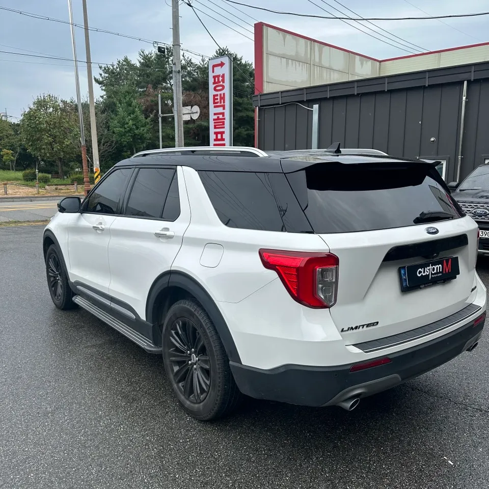 Ford Explorerのカーラッピング事例|費用目安・仕上がり 施工写真 2-3