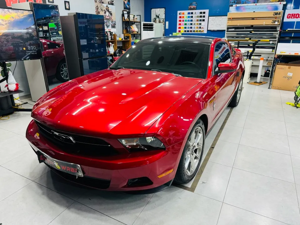 Ford Mustangのカーラッピング事例|バイパーラインの施工 施工写真 2-1