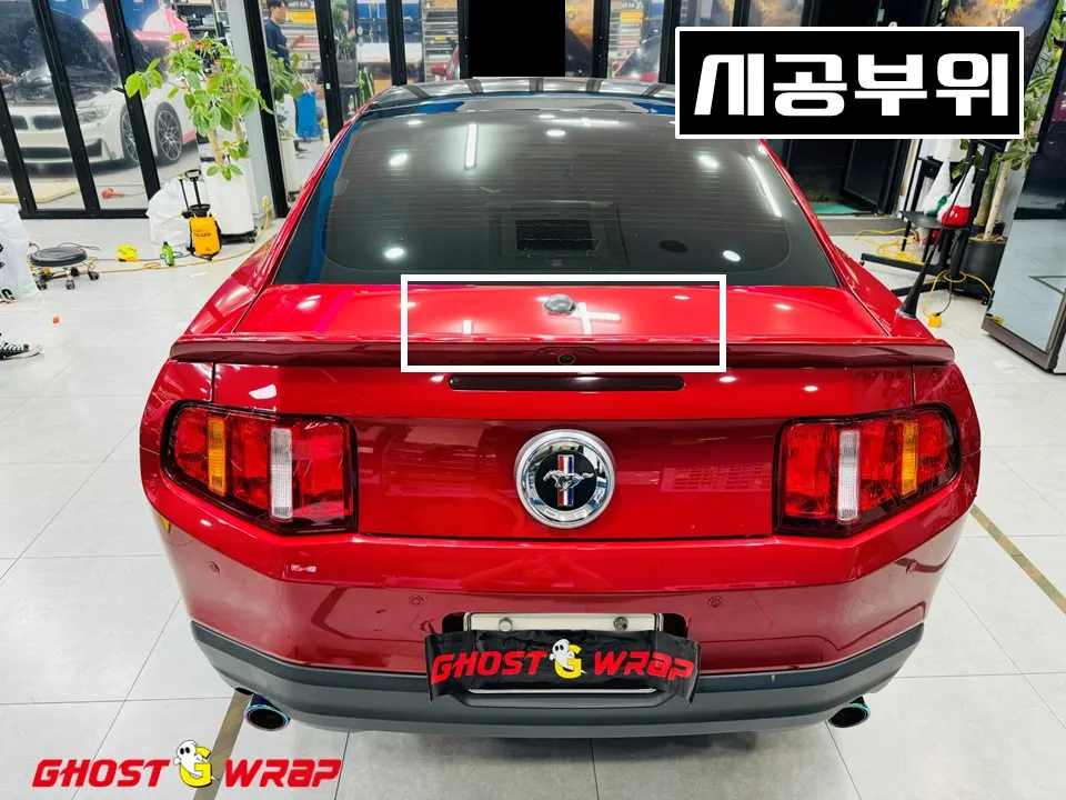 Ford Mustangのカーラッピング事例|バイパーラインの施工 施工写真 2-2