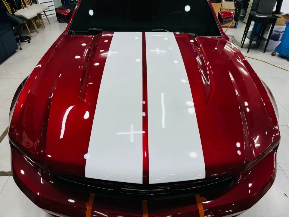 Ford Mustangのカーラッピング事例|バイパーラインの施工 施工写真 2-3