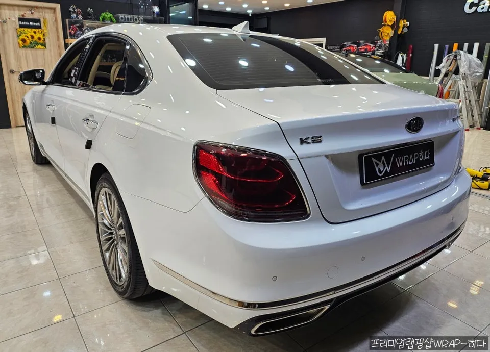 Kia K900 vinyl wrap - Kia K900 Vinyl Wrap Review: Black Matte Upgrade photo 4