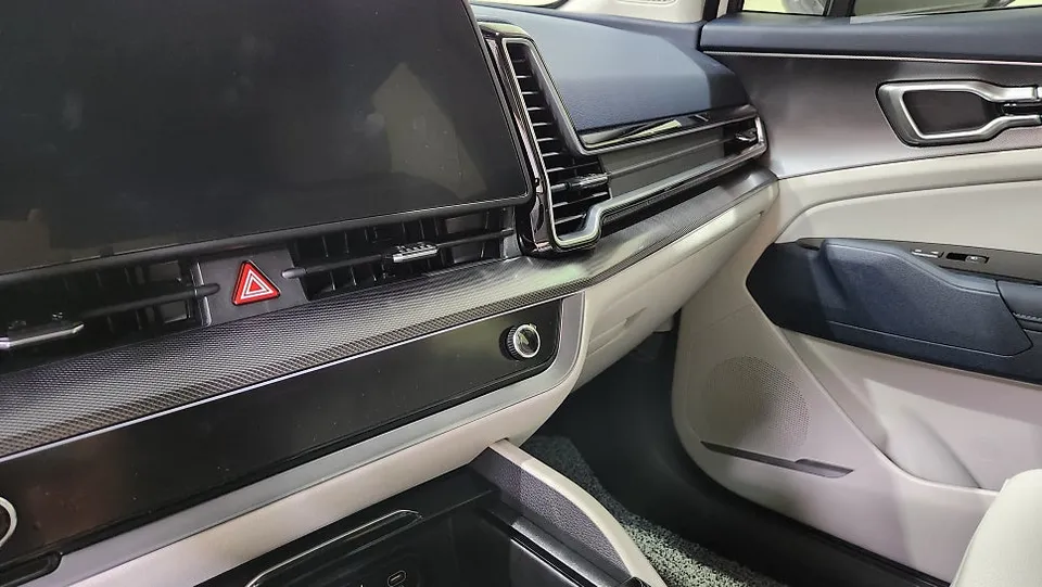 Kia Sportage ambient lighting - Kia Sportage Ambient Lighting Review — Enhanced Interior Ambiance photo 4